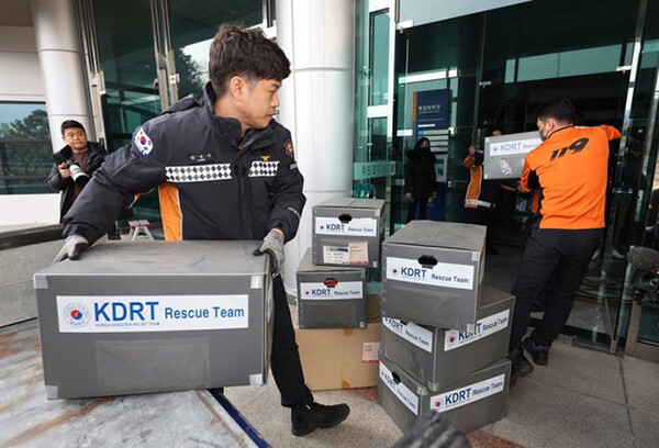 ▲ Korea also delivered 1 billion won of supplies, including1,030 tents, 3,260 blankets and 2,200 sleeping bags, donated by the government and the public sector, asrequested by the Turkish government.