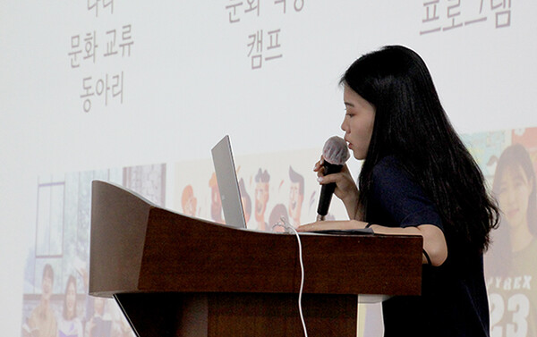 제 5회 공공외교 공모전에서 김영주(관광개발학과 4)씨가 ‘베트남 유학생회와 공공외교’를 주제로 발표하고 있다.